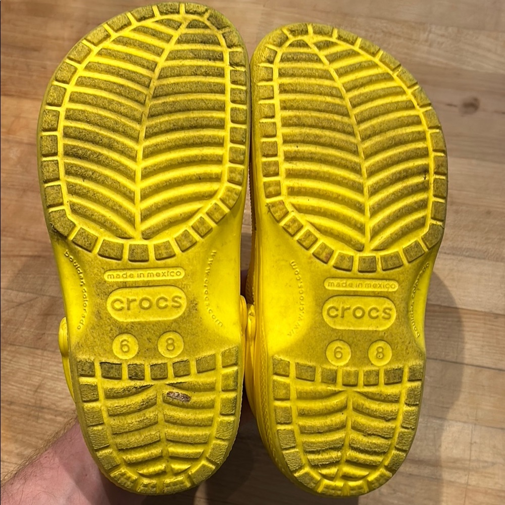 CROCS Yellow Mules & Clogs women’s size 8 - Picture 2 of 9